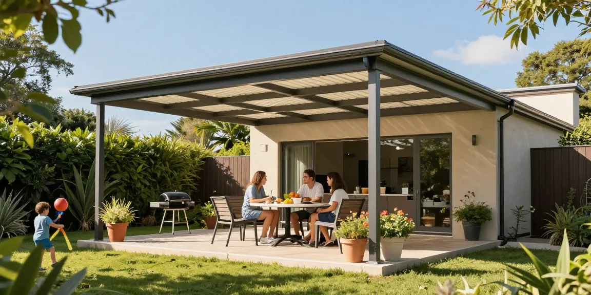 Familie unter der freistehenden Terrassenüberdachung, entspannend in einem schönen Garten.